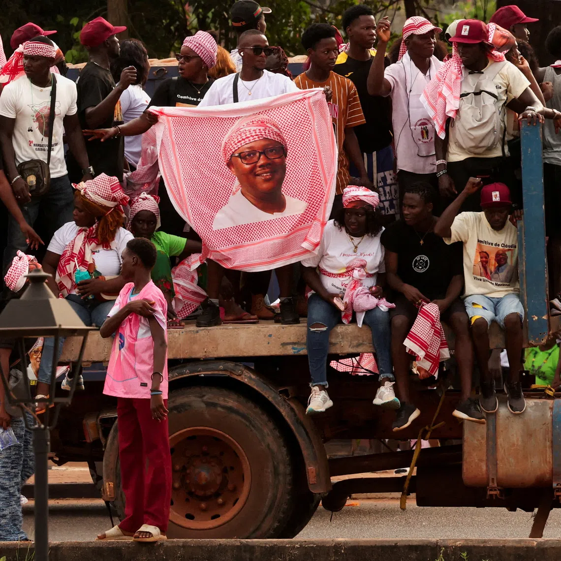 Supporters of Guinea-Bissau President Umaro Sissoco Embalo take part in his final campaign rally in Bissau, Guinea-Bissau, November 21, 2025. REUTERS/Luc Gnago