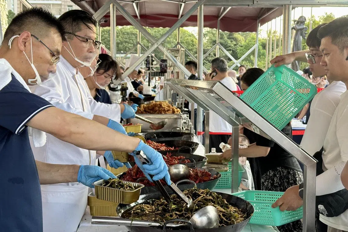 China's high-end hotels set up makeshift food stalls, slash prices as  Chinese consumers cut down on spending | The Straits Times