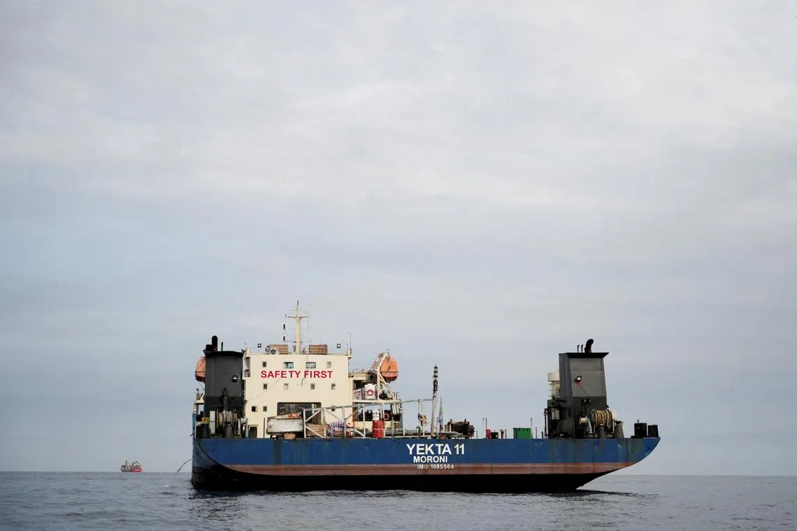 وطن نيوز – الشرح: ماذا يعني الحصار البحري الأمريكي على إيران بالنسبة لتدفقات النفط؟