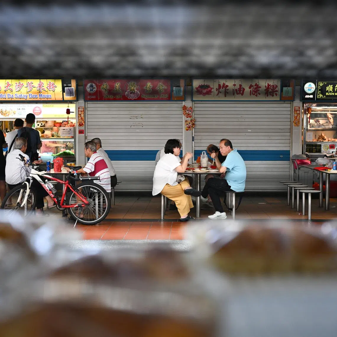 ST20250405-202529200210-Lim Yaohui-Wong Pei Ting-pteastcoast07/ People eating inside Bedok 85 Market at 85 Bedok North Street 4 on April 5, 2025. Constituency report for East Coast GRC. (ST PHOTO: LIM YAOHUI)