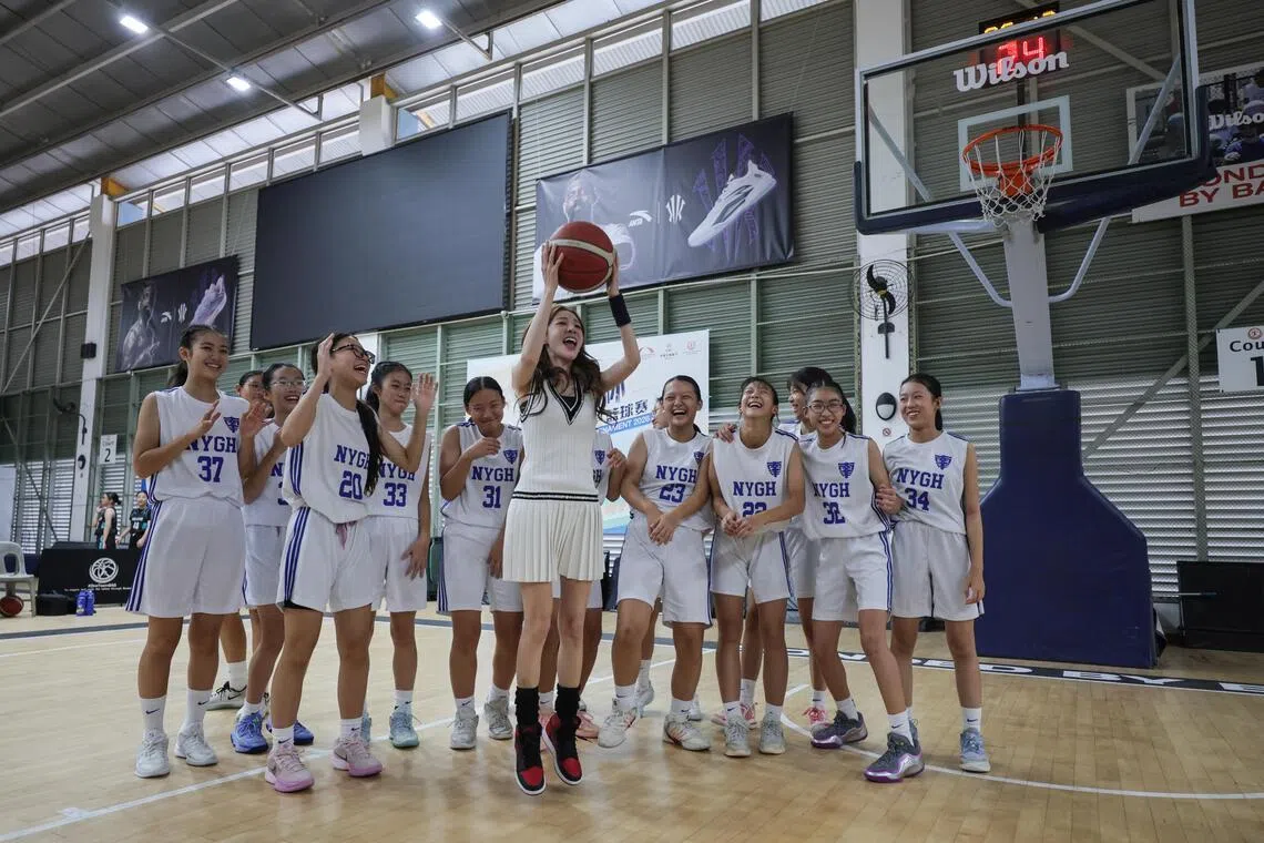 Sandara Park Surprises Singapore Basketball Players