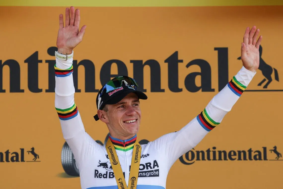 Cycling - Tour de France - Stage 16 - Evian-les-Bains - Thonon-les-Bains - Thonon-les-Bains, France - July 21, 2026 Red Bull - BORA - hansgrohe's Remco Evenepoel celebrates on the podium after winning stage 16 REUTERS/Gonzalo Fuentes