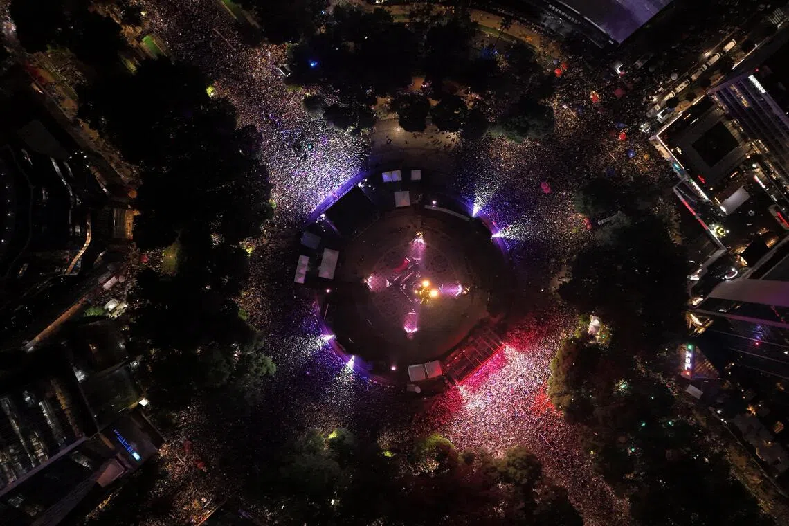 Soccer Football - FIFA World Cup 2026 - Round of 32 - Mexico v Ecuador - Fans gather in Mexico City - Mexico City, Mexico - June 30, 2026 A drone view shows Mexico fans gathering at the Angel de la Independencia before the match REUTERS/Armando Vega