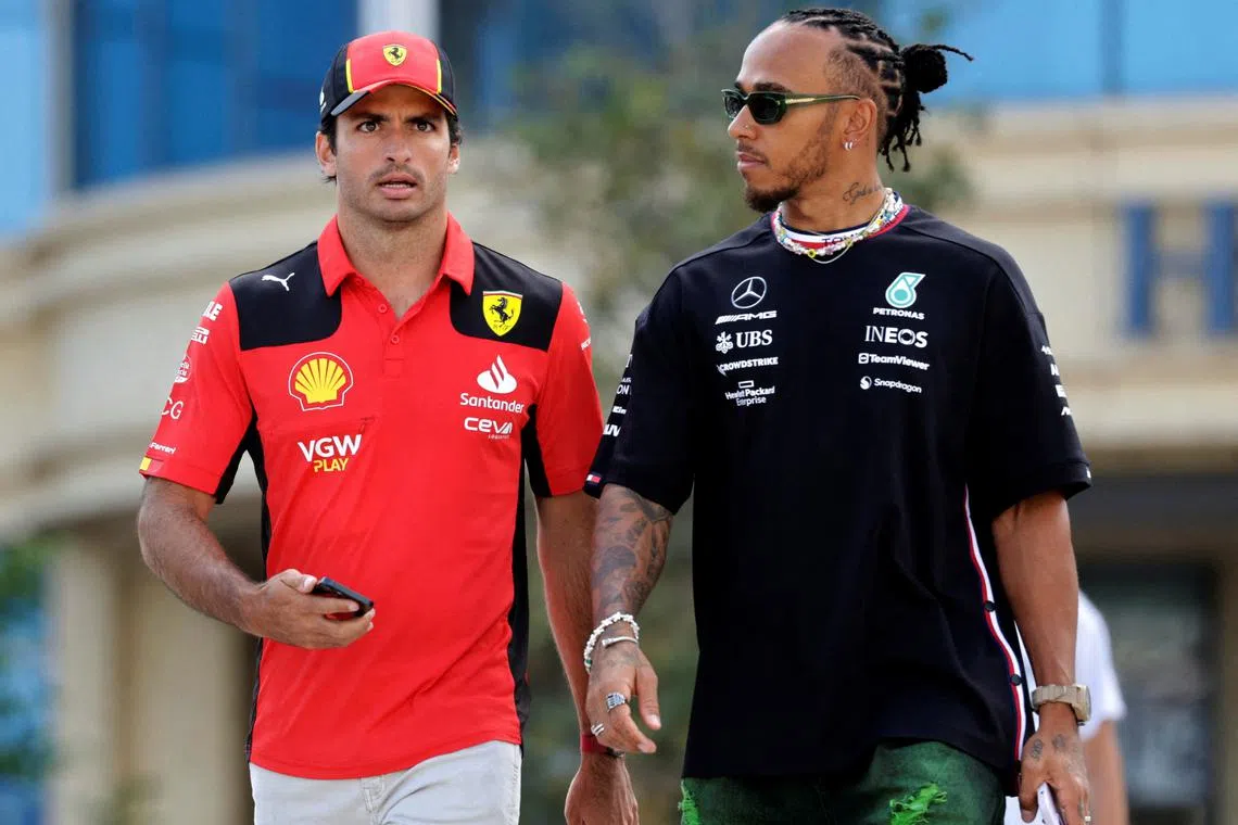 FILE PHOTO: Formula One F1 - Azerbaijan Grand Prix - Baku City Circuit, Baku, Azerbaijan - April 27, 2023 Ferrari's Carlos Sainz Jr. and Mercedes' Lewis Hamilton ahead of the Grand Prix REUTERS/Leonhard Foeger/File Photo