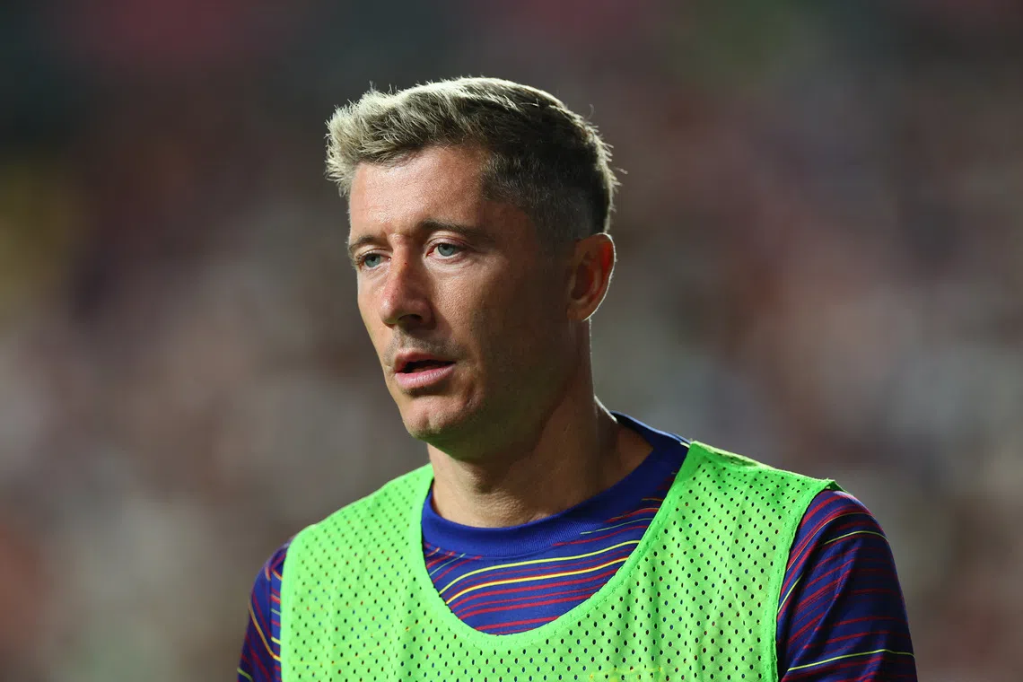 Soccer Football - LaLiga - Rayo Vallecano v FC Barcelona - Campo de Futbol de Vallecas, Madrid, Spain - August 31, 2025 FC Barcelona's Robert Lewandowski REUTERS/Isabel Infantes