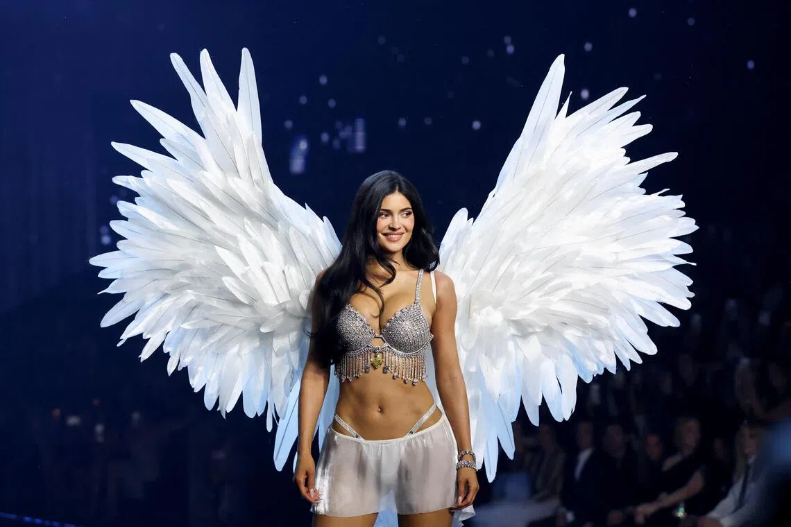 Kylie Jenner wore the brand’s famed $64 million Fantasy Bra, originally modelled by Swedish model Elsa Hosk in 2018.