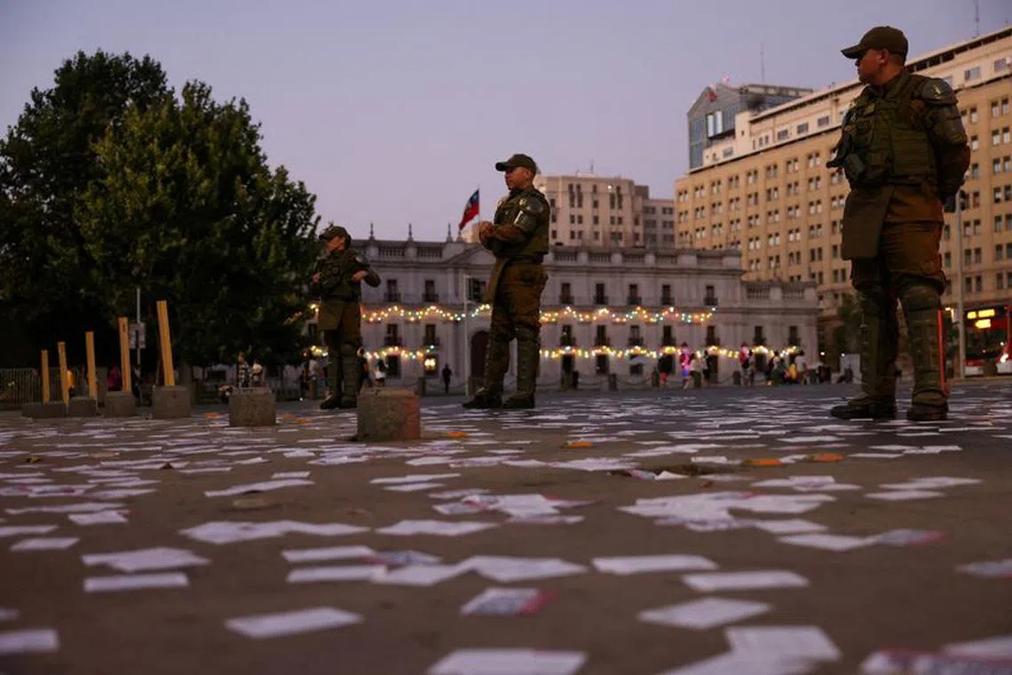 FILE PHOTO: Police officers stand watch after polls closed, on the day of the referendum on a new Chilean constitution in Santiago, Chile, December 17, 2023. REUTERS/Ivan Alvarado/File Photo