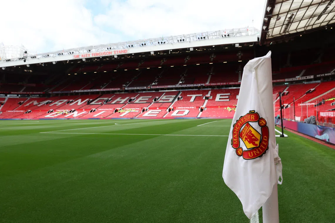 Soccer Football - Premier League - Manchester United v Manchester City - Old Trafford, Manchester, Britain - September 13, 2026 General view of a Manchester United branded corner flag inside the stadium before the match REUTERS/Scott Heppell