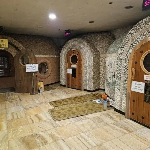 "Jjimjilbang", or Korean-style saunas, are emerging as a must-try stop for foreign visitors seeking a more immersive travel experience.