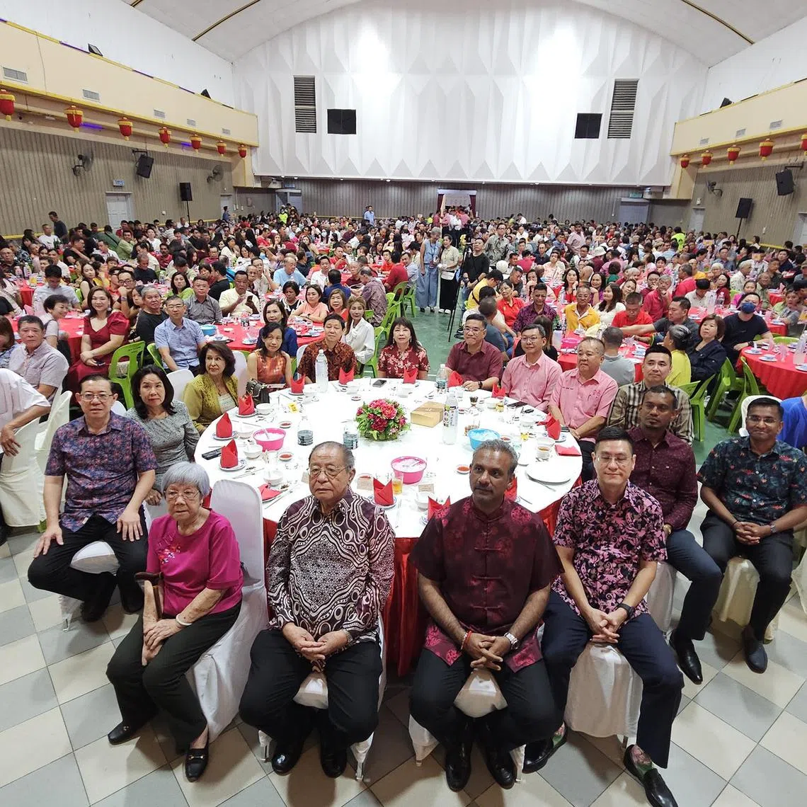 whelection - Thousand of Penang DAP delegates and members attended party veteran Lim Kit Siang's 84th birthday celebration and appreciation dinner for getting state top award. 


ST Photo: Lu Wei Hoong