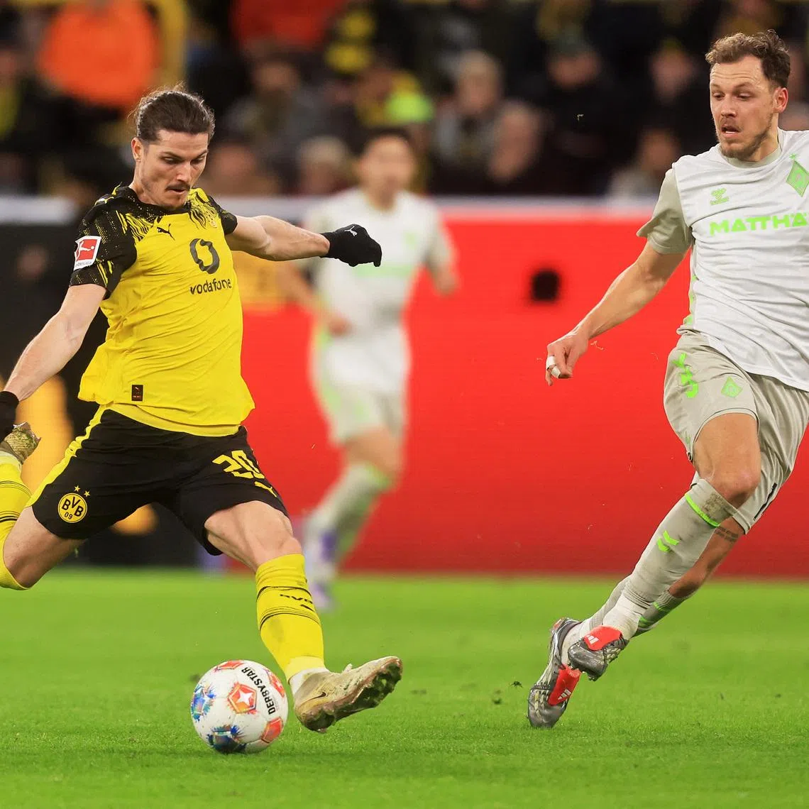 Soccer Football - Bundesliga - Borussia Dortmund v Werder Bremen - Signal Iduna Park, Dortmund, Germany - January 13, 2026 Borussia Dortmund's Marcel Sabitzer in action with Werder Bremen's Jens Stage REUTERS/Leon Kuegeler