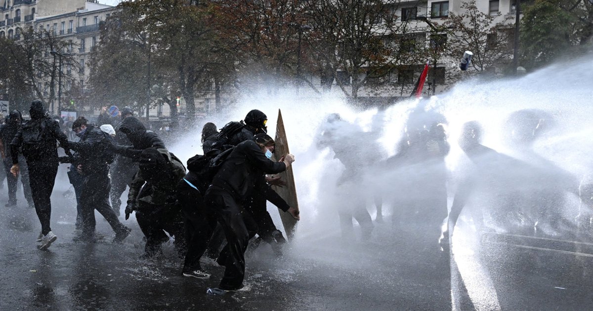 French protest groups demand more rallies as Macron faces tough choices