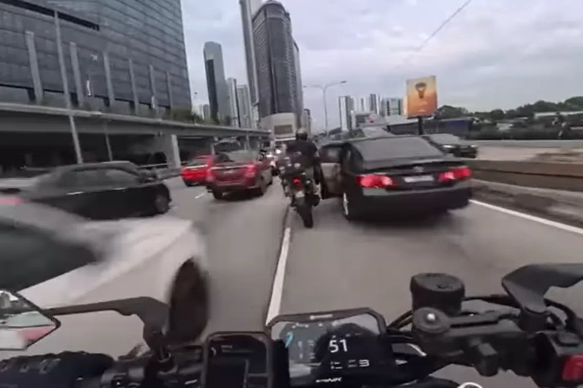 Child opens car door, causes accident involving six cars in Kuala Lumpur’s Jalan Tun Razak