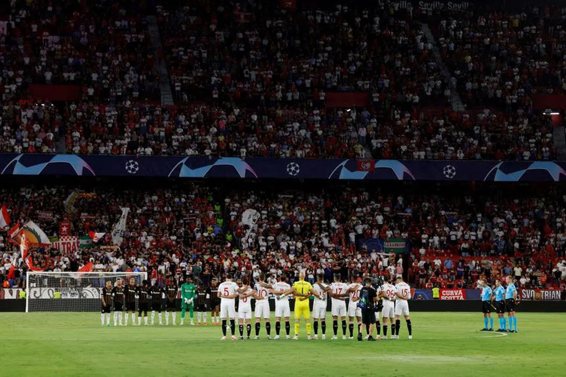 FILE PHOTO: Soccer Football - Champions League - Group B - Sevilla v RC Lens - Ramon Sanchez Pizjuan, Seville, Spain - September 20, 2023 General view during a minute's silence before the match REUTERS/Marcelo Del Pozo/File Photo