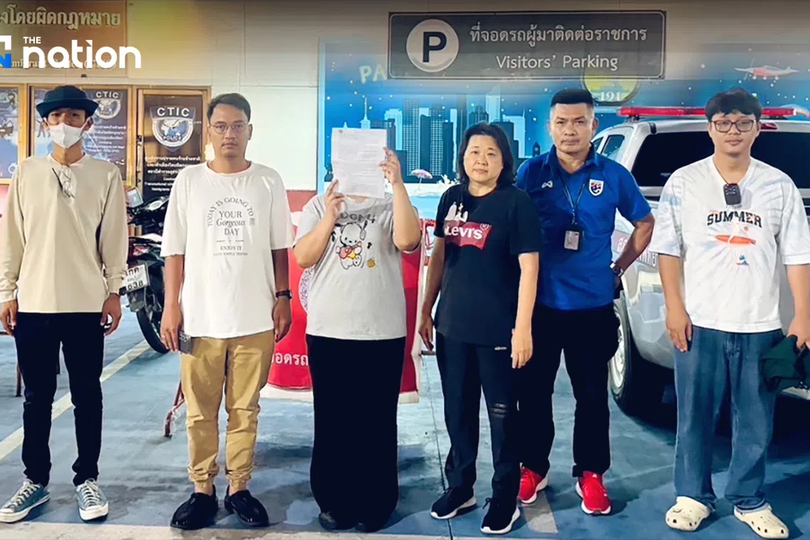 Three suspects have been arrested for allegedly using fake Facebook pages to deceive tourists in Thailand.
