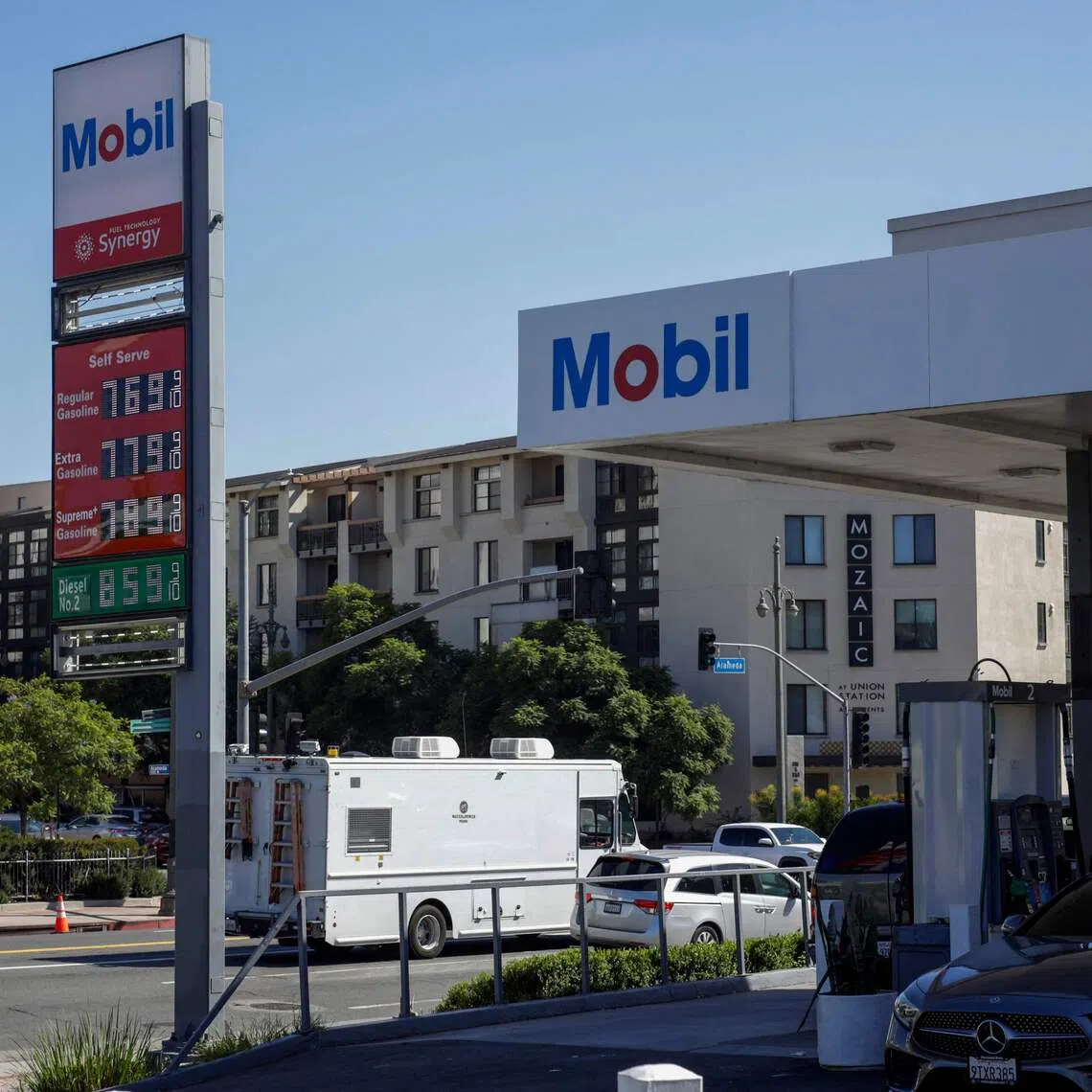 The return of oil above US$100 a barrel has fuelled inflation fears, bolstering bets on multiple Federal Reserve rate hikes.