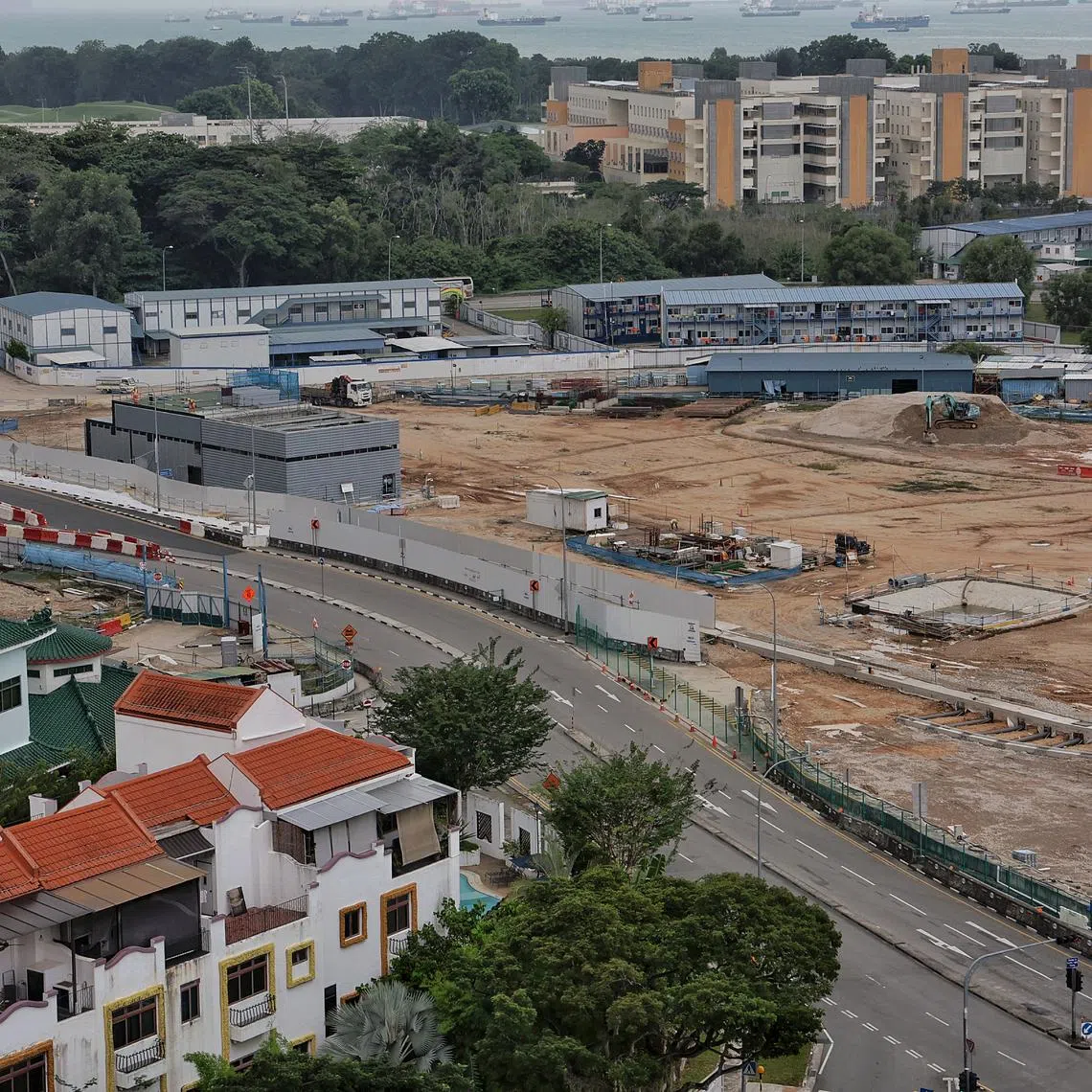 Bedok South station was meant to open in 2025, a year after the original 2024 deadline, due to delays caused by the Covid-19 pandemic. 
