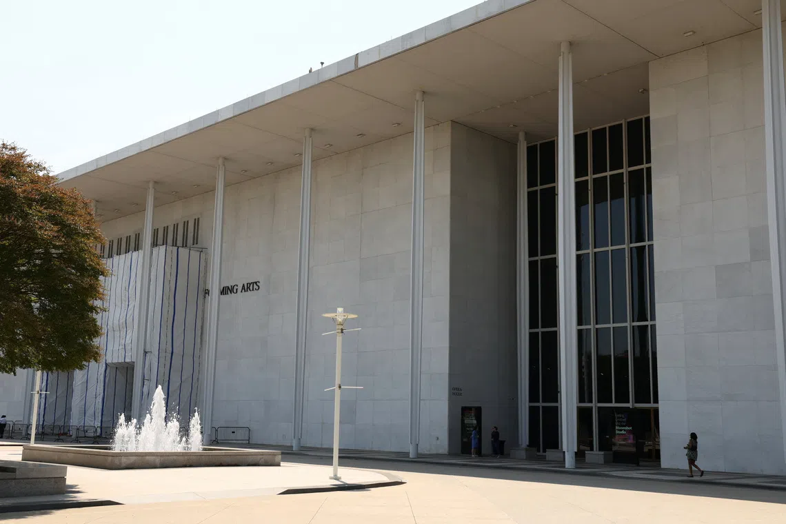 Image for Kennedy Center board votes to inscribe Trump's name on building
