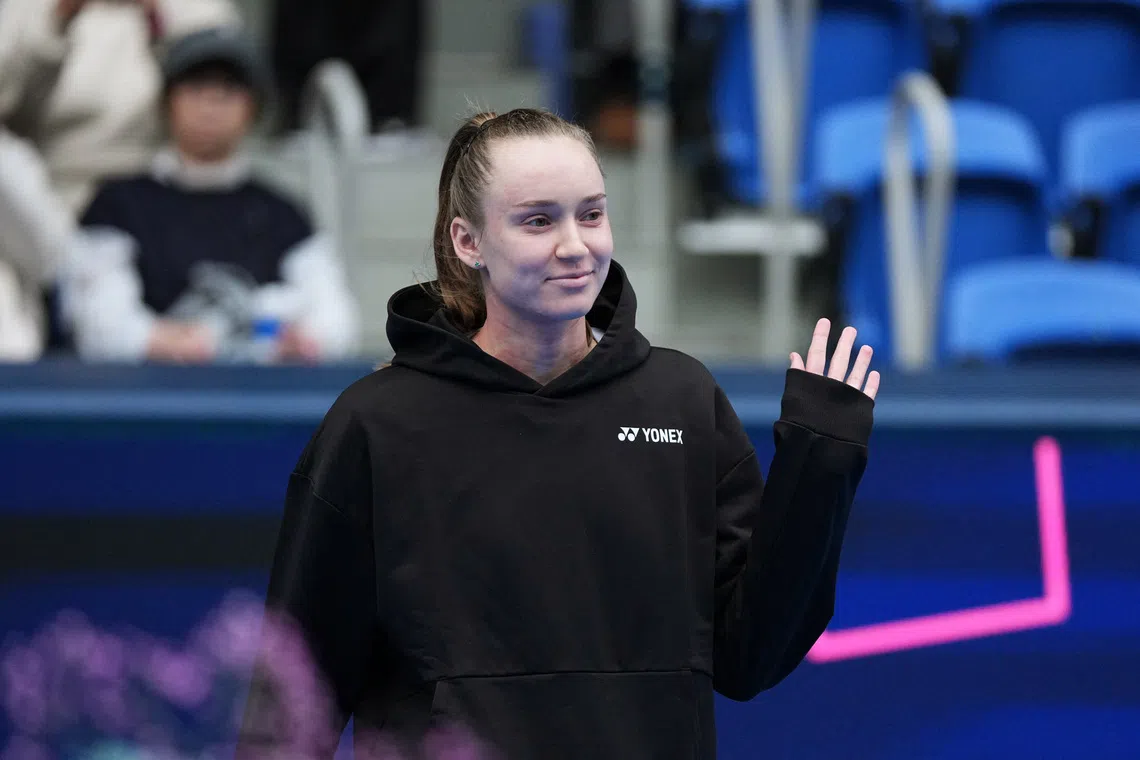 Tennis - WTA 500 - Pan Pacific Open - Ariake Coliseum, Tokyo, Japan - October 30, 2026 Kazakhstan's Elena Rybakina waves towards spectators after retiring from her quarter final match against Canada's Leylah Fernandez and giving a walkover due to injury REUTERS/Yasuyoshi Chiba