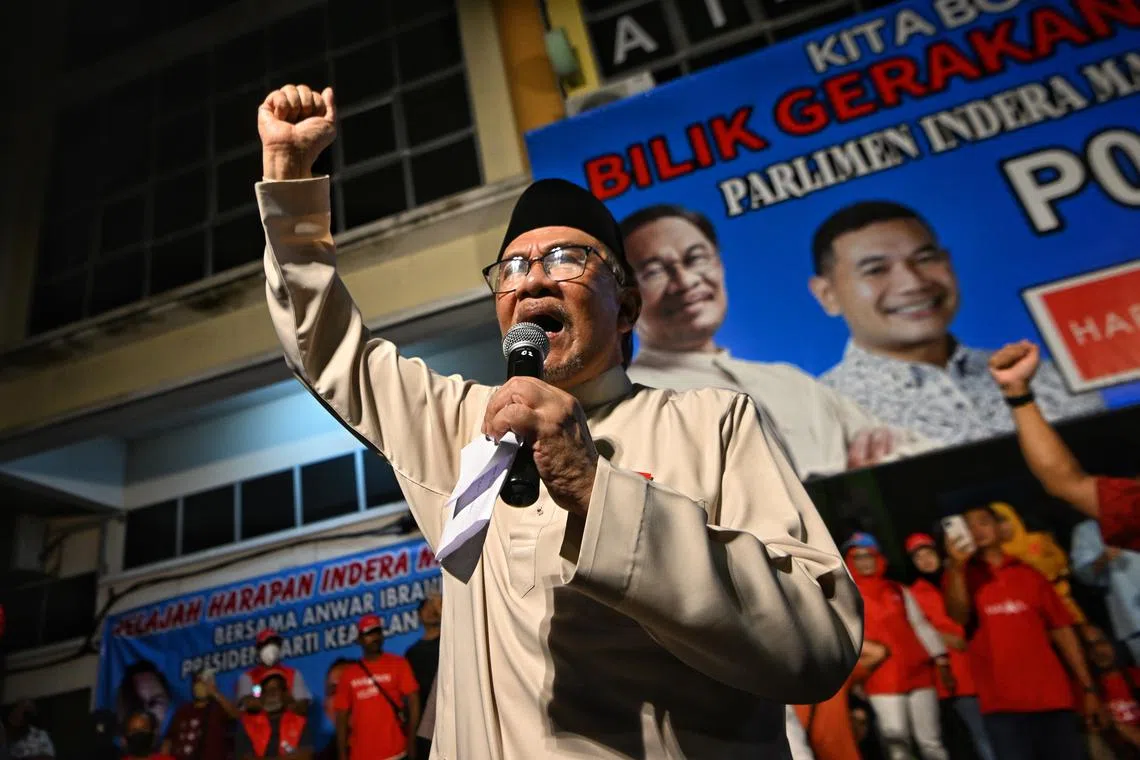 Pakatan Harapan chief Anwar Ibrahim dismissed analysts’ predictions that no coalition in the country will be able to get the majority needed to form the government. 