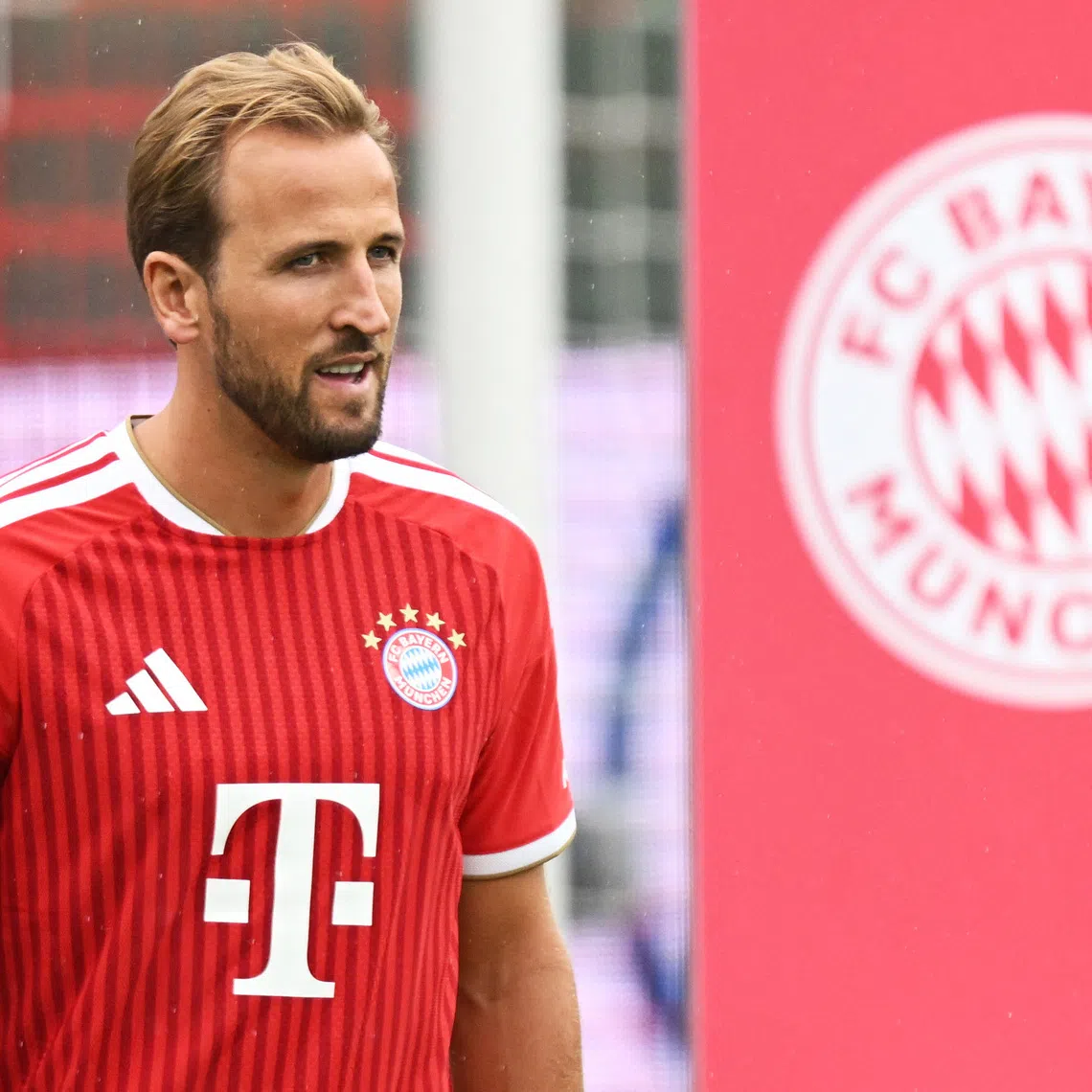 Soccer Football - Bayern Munich Training - FC Bayern Campus, Munich, Germany - August 17, 2026 Bayern Munich's Harry Kane before training REUTERS/Angelika Warmuth