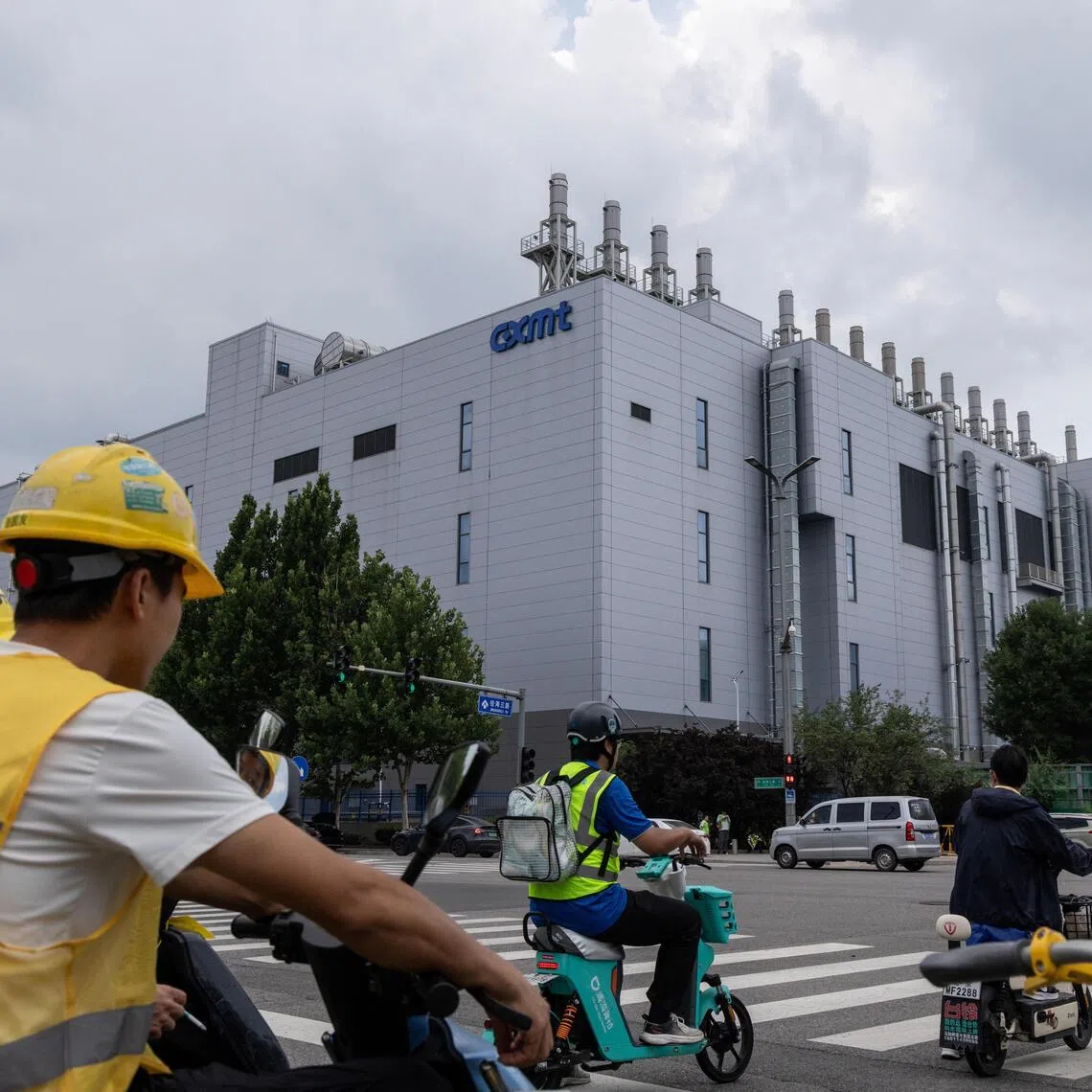 China’s top memory chipmaker CXMT is preparing to manufacture advanced low-power memory chips in small quantities around the end of the year.