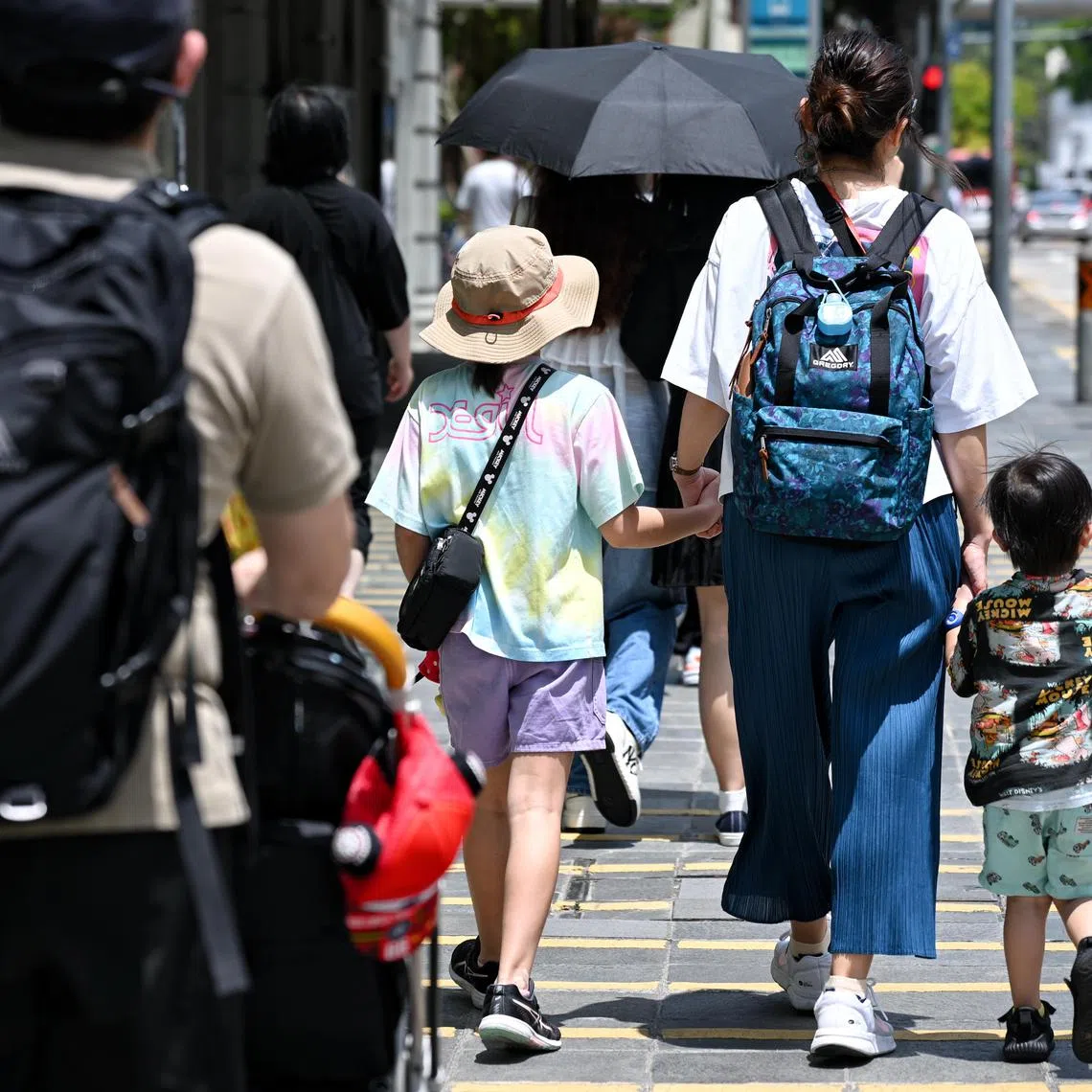ST20240216_202422847433 Kua Chee Siong/ pixgeneric/ 
Generic pix of a family walking along Hill Street on Feb 16, 2024.
