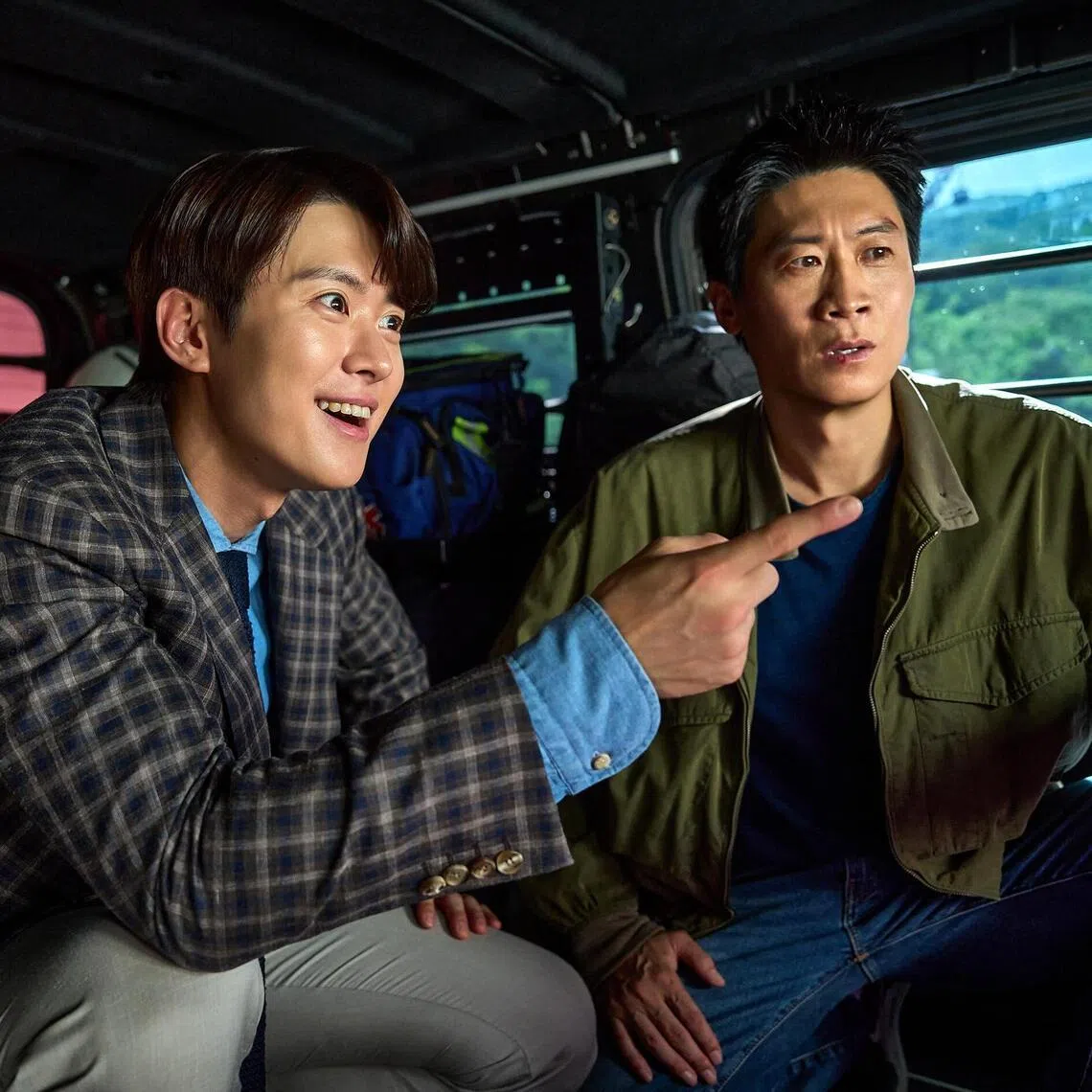 Jin Seon-kyu (right) and Gong Myung in Husbands in Action.