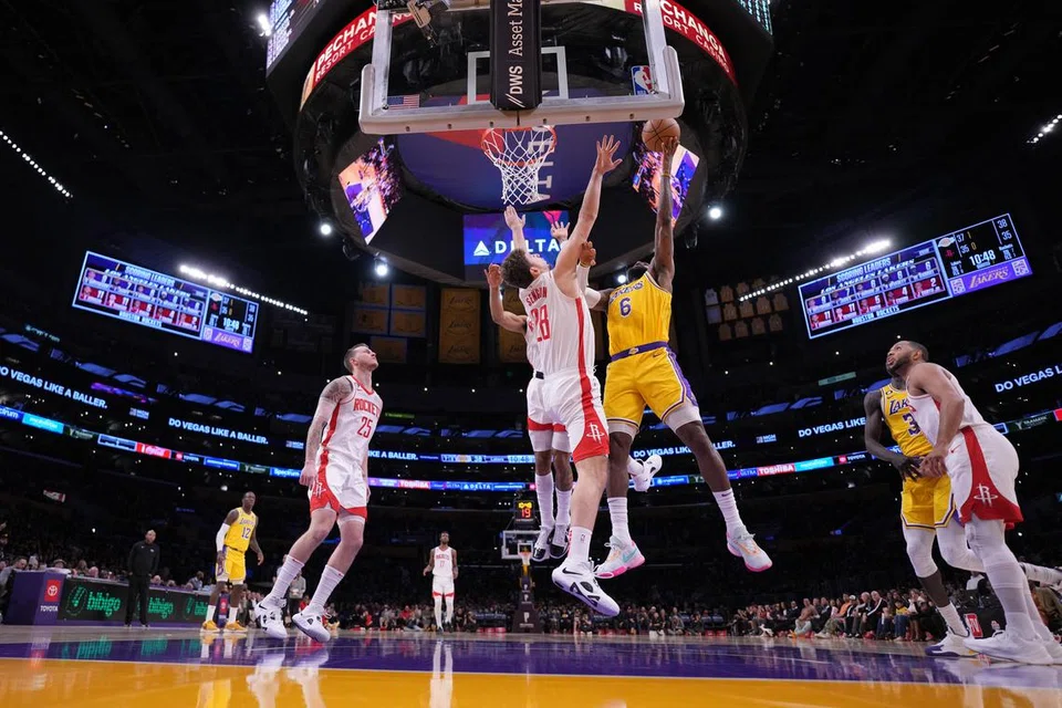 Nba Lebron James Scores 48 Points As Lakers Dump Rockets The Straits