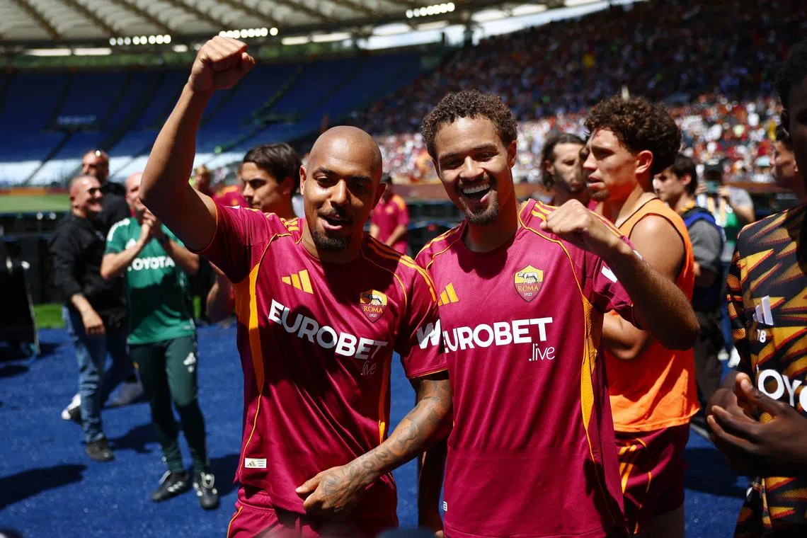 Soccer Football - Serie A - AS Roma v Lazio - Stadio Olimpico, Rome, Italy - May 17, 2026 AS Roma's Donyell Malen and Devyne Rensch celebrate after the match REUTERS/Guglielmo Mangiapane