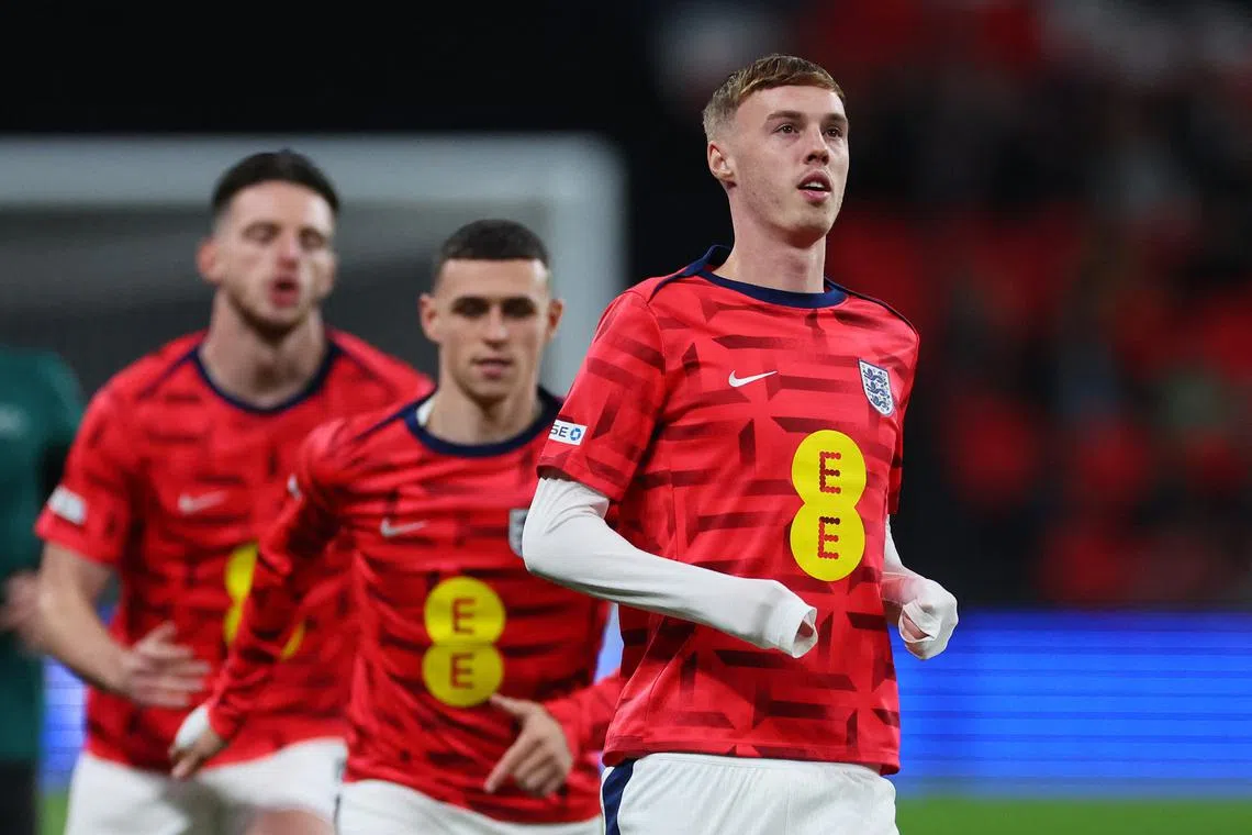 Soccer Football - UEFA Nations League - Group B2 - England v Greece - Wembley Stadium, London, Britain - October 10, 2024 England's Cole Palmer and Phil Foden during the warm up before the match REUTERS/Toby Melville/File Photo
