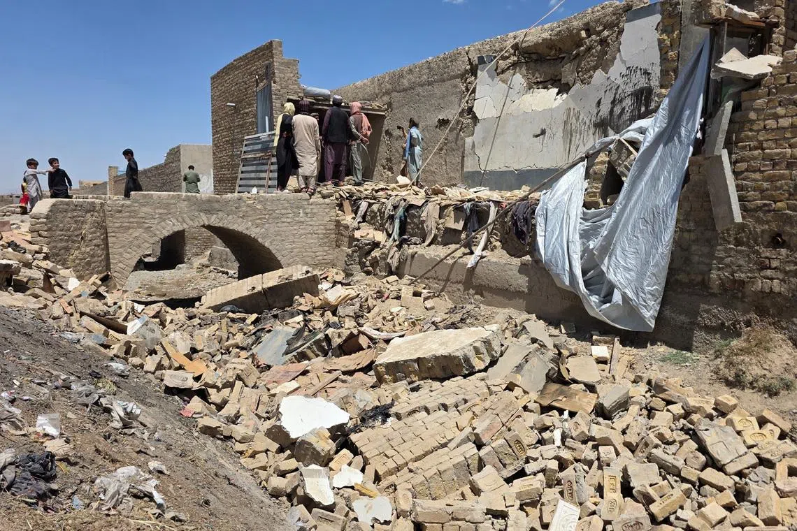 Afghan refugees stranded at Pakistan border amid renewed fighting