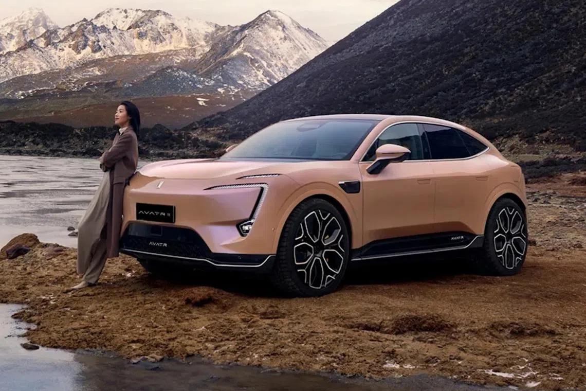 Designed with a coupe-inspired silhouette, the AVATR 11 blends futuristic styling with luxury electric mobility. 