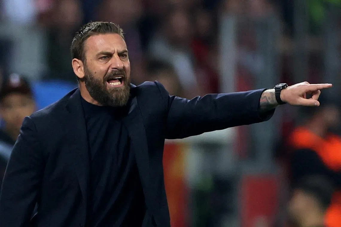 FILE PHOTO: Soccer Football - Europa League - Semi Final - Second Leg - Bayer Leverkusen v AS Roma - BayArena, Leverkusen, Germany - May 9, 2024 AS Roma coach Daniele De Rossi REUTERS/Thilo Schmuelgen/File Photo