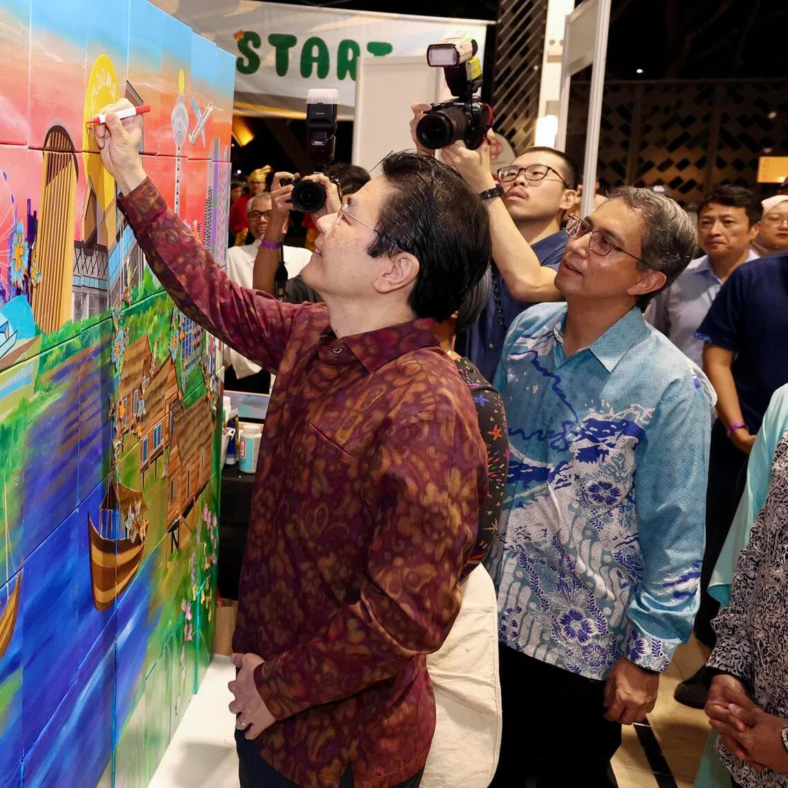 CMG20251129-KwongKC01/邝启聪/林煇智/SG60 BERSAMA: SATU HATI, SERIBU BAKTI/ PM Wong and Ass.Professor Faishal Ibrahim visited the SG60 Bersama Exhibition at Anjung @ WGS/ Geylang Serai  CC