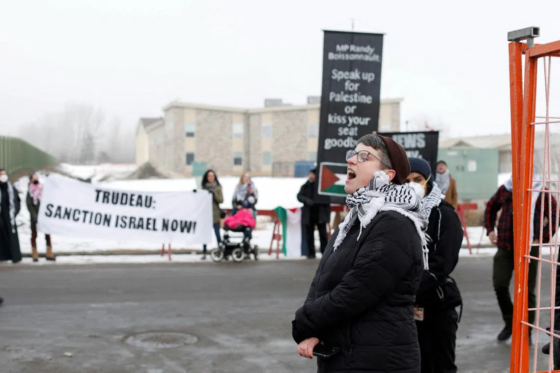 FILE PHOTO: Pro-Palestinian campaigners protest during Canada’s Prime Minister Justin Trudeau housing funding announcement at Edgemont Flats housing complex in Edmonton, Alberta, Canada February 21, 2024.  REUTERS/Amber Bracken/File Photo