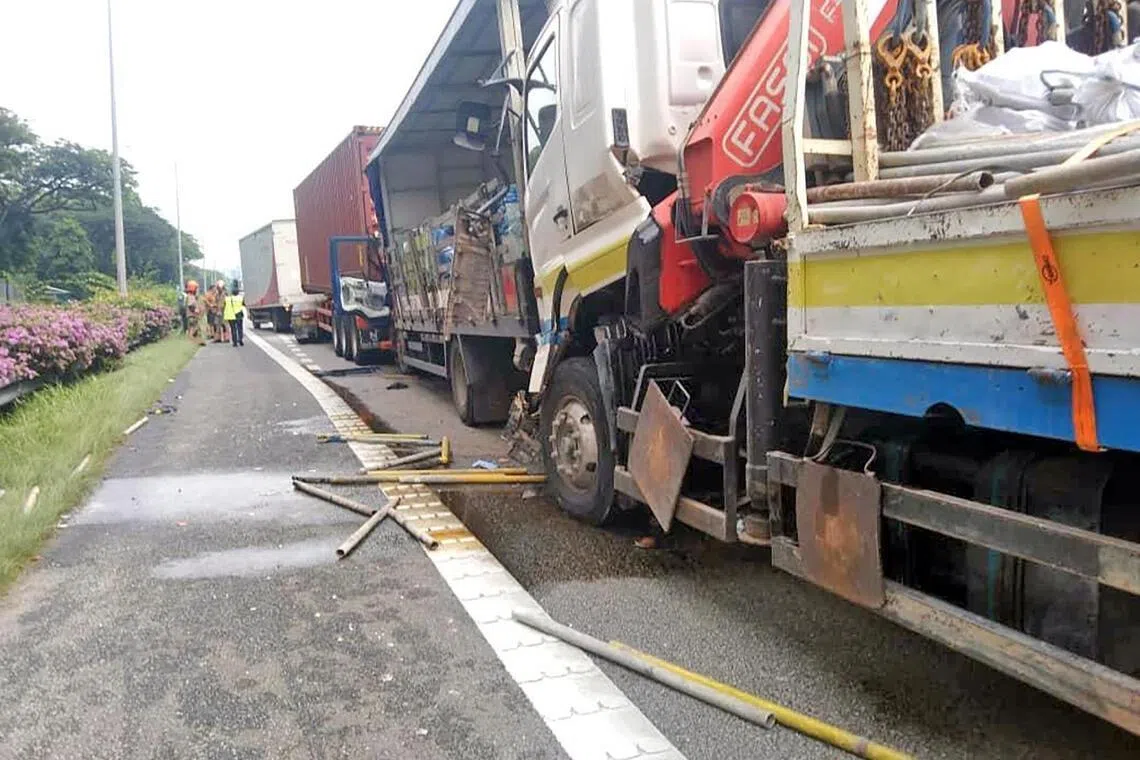 Lorry driver trapped after multi-vehicle accident on AYE; four taken to hospital