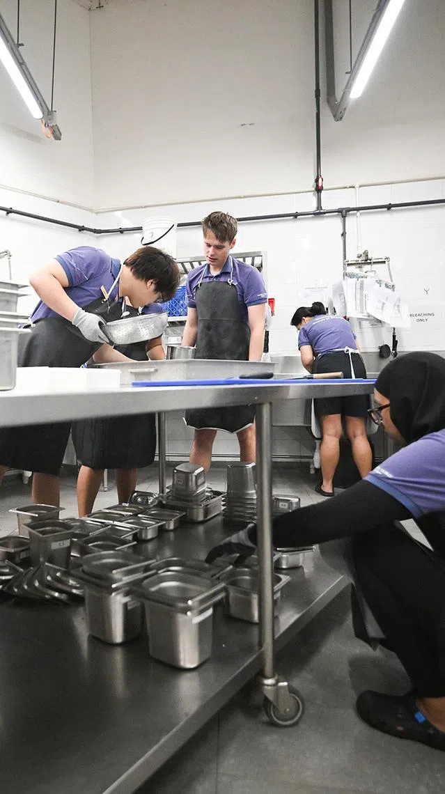 ST20260526-202651800543-Lim Yaohui-Ang Qing-aqocean/

Food preparation at kitchen of Singapore Oceanarium on May 26, 2026. 

Behind the scenes of Singapore Oceanarium’s Animal Care Centres and explore how one of Asia’s leading aquarium-based conservation institution is combining science, conservation, and community engagement, setting new global standards for how aquariums can breed and care for animals and protect our oceans.

(ST PHOTO: LIM YAOHUI)