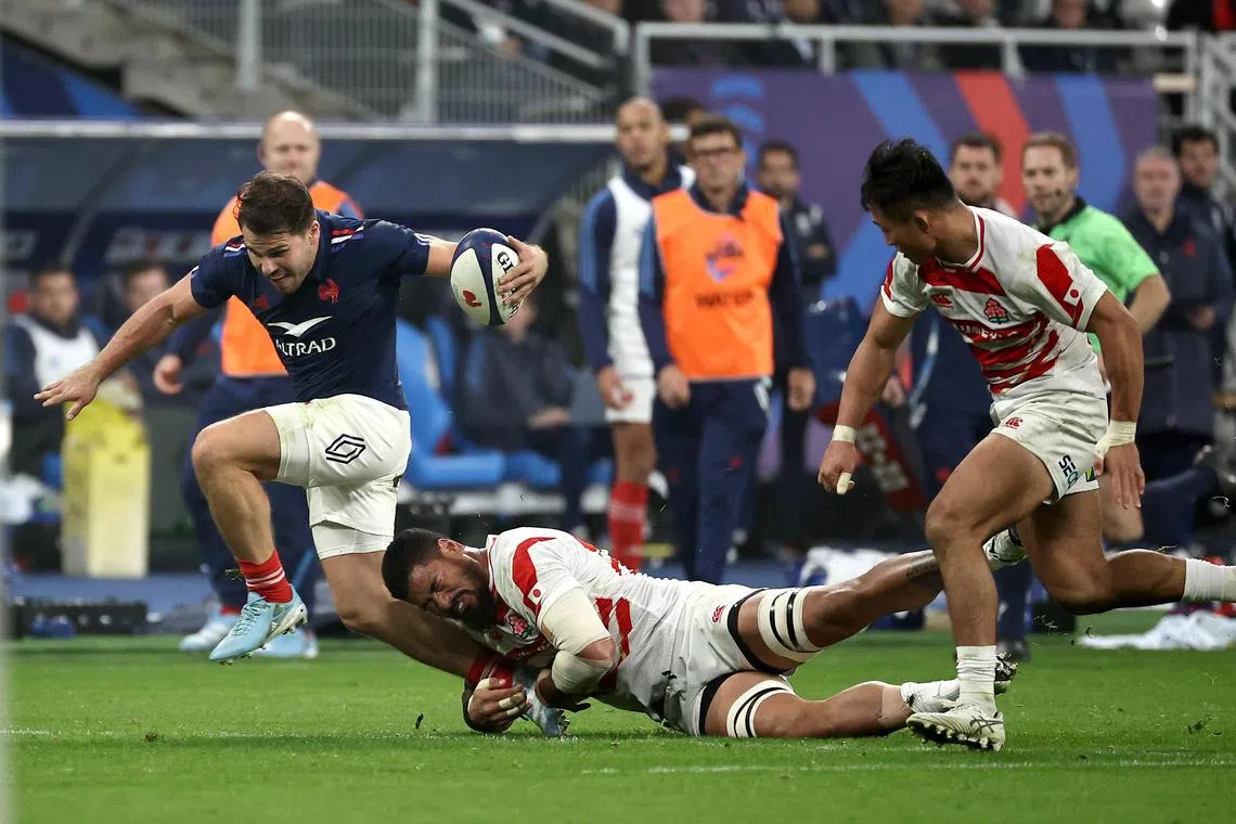 epa11712446 Antoine Dupont  (L) of France in action during  the  Autumn Nations Series rugby match between France and Japan, France, in Saint Denis, 09 November 2024.  EPA-EFE/CHRISTOPHE PETIT TESSON