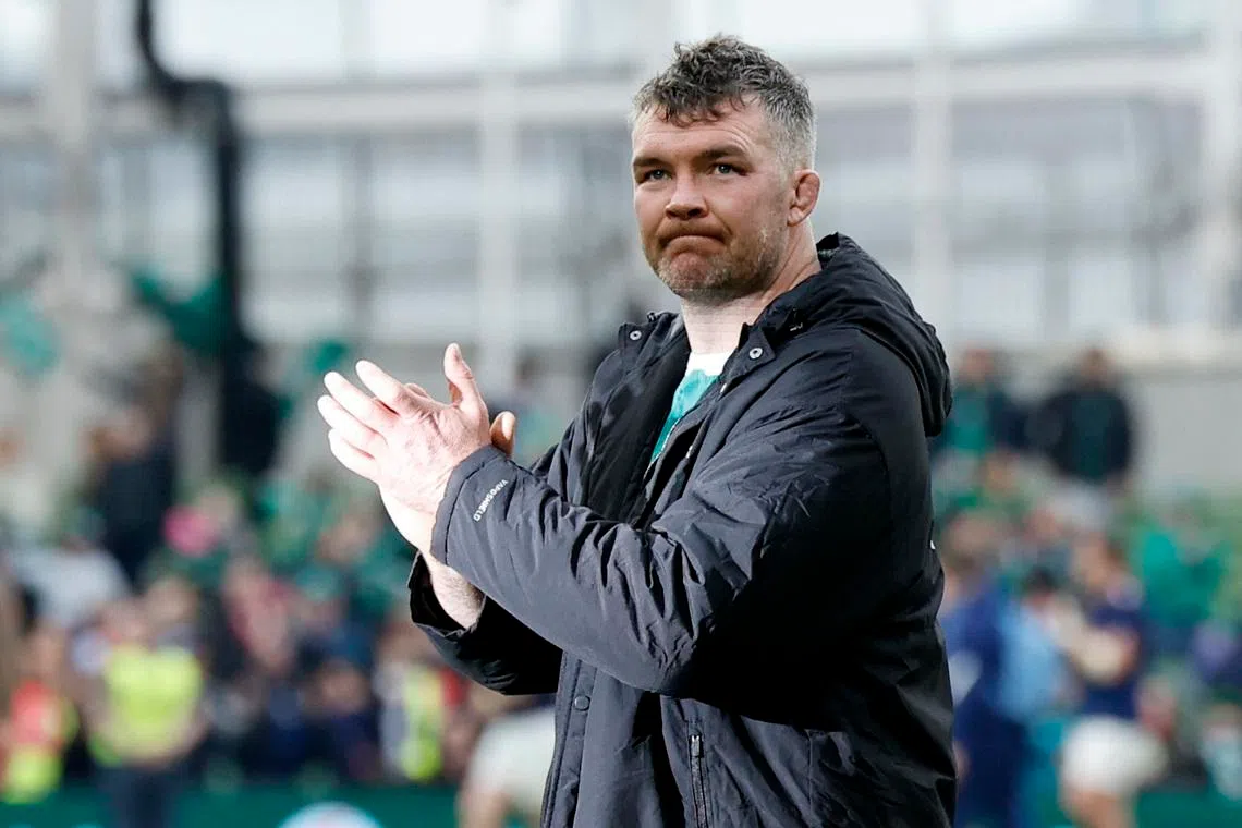 Rugby Union - Six Nations Championship - Ireland v France - Aviva Stadium, Dublin, Ireland - March 8, 2025 Ireland's Dan Sheehan applauds their fans after playing his final match at the stadium REUTERS/Clodagh Kilcoyne