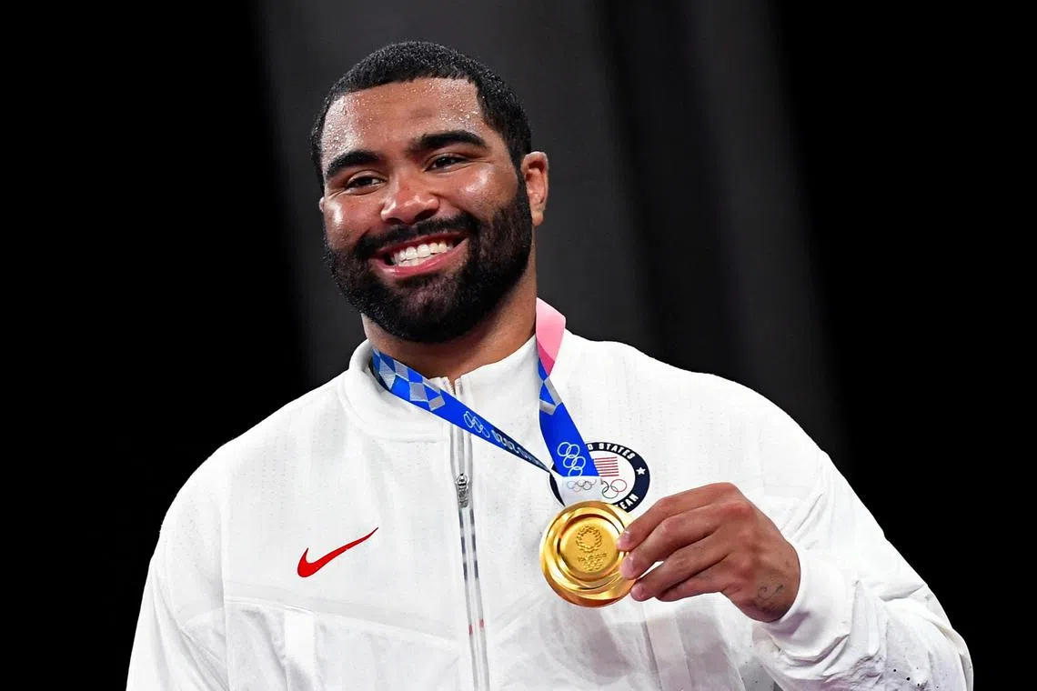 FILE PHOTO: Tokyo 2020 Olympics - Wrestling - Freestyle - Men's 125kg - Medal Ceremony - Makuhari Messe Hall A, Chiba, Japan - August 6, 2021. Gold medallist Gable Steveson of the United States poses with his medal. REUTERS/Piroschka Van De Wouw/File Photo