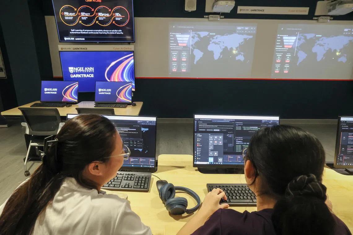 CMG20230524-LynnetteT02/卓祾祎/刘钰铃/Ngee Ann Polytechnic launches new Industry-in-Curriculum framework [Ngee Ann Polytechnic Convention Centre 535 Clementi Road, Singapore 599489] The Industry-in-Curriculum (IiC) framework, will groom graduates with in-demand skill sets and industry-validated competencies, will see at least one-third of the curriculum for all diplomas co-developed, co-delivered, and co-assessed by esteemed industry players. Graced by Minister for Education, Mr. Chan Chun Sing, the event will bring together over 100 partner-companies committed to nurturing next-gen talents. Experiential showcase at NP’s School of InfoComm Technology with industry partner Darktrace and participating students.