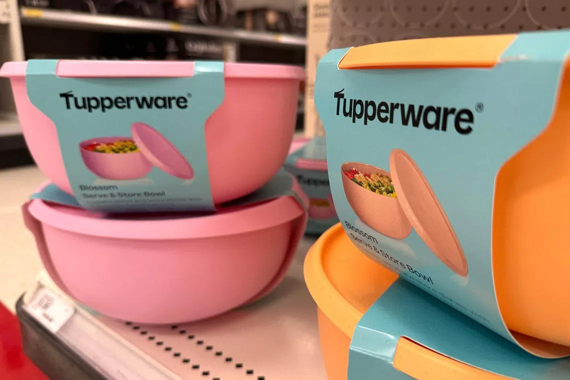 Tupperware Brands hammered out a deal for its creditors to acquire the business, ending a dispute that’s risked a liquidation of the iconic company.