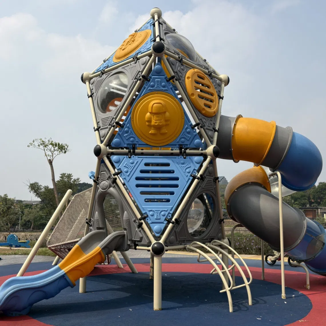 The main play structure at Embung Jagakarsa open green space in Jagakarsa, South Jakarta, stands tall under direct sunlight with no shade above it, as seen on Aug 10.