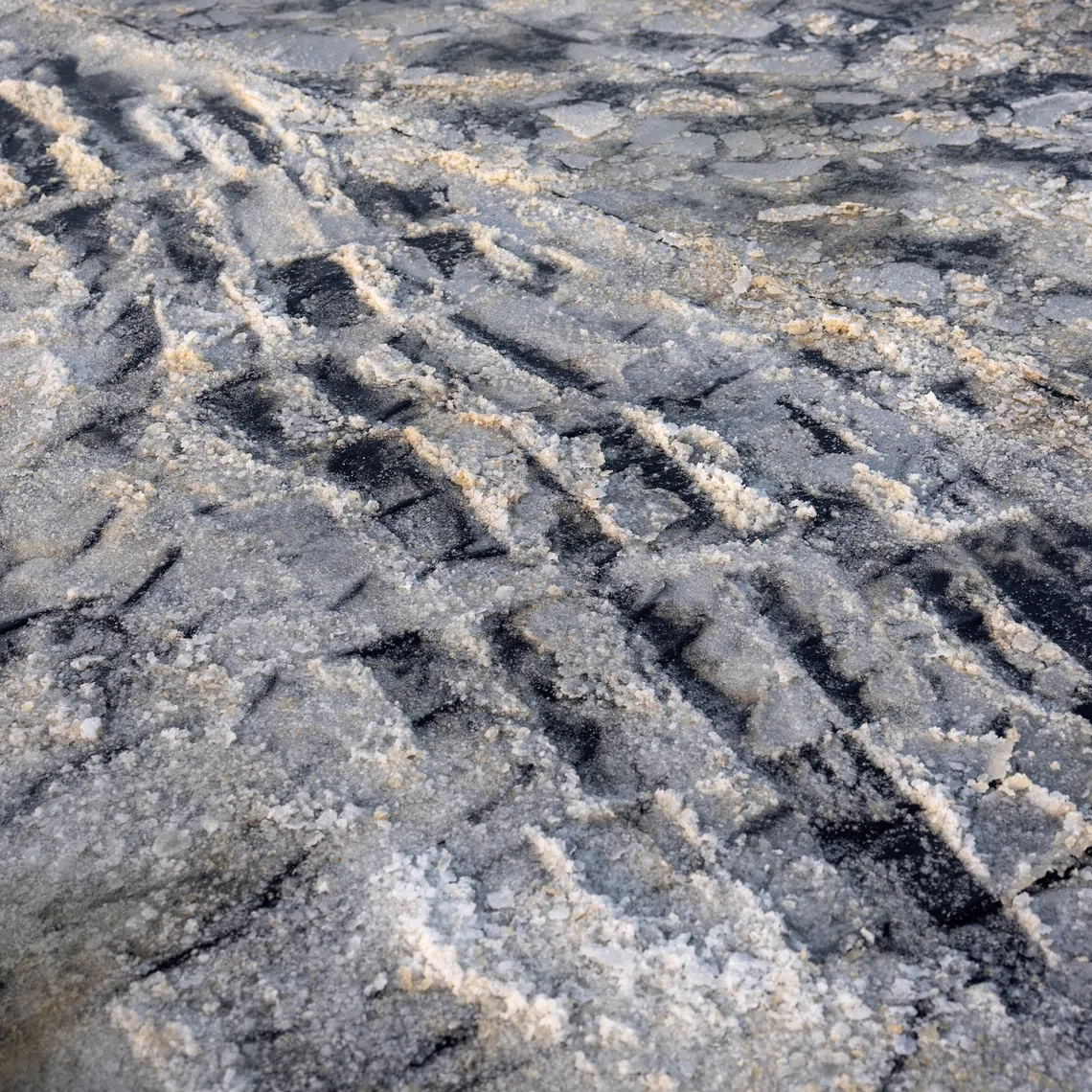 With dry conditions expected to persist through October, West Java’s Cirebon is likely to record a bumper salt harvest.