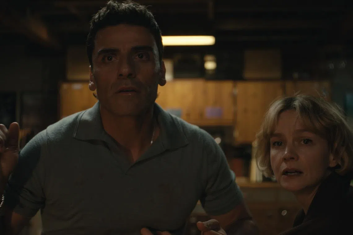 Oscar Isaac (left) and Carey Mulligan in Beef 2. 