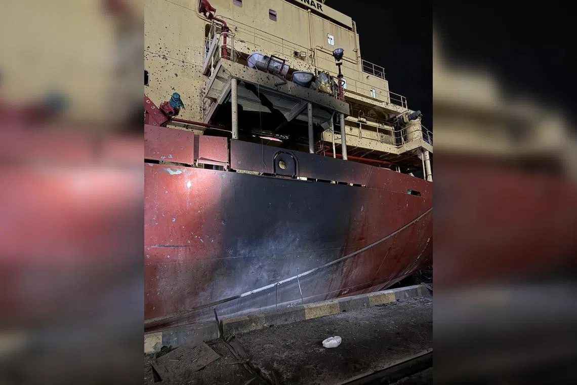 A Russian ballistic missile struck a bulk carrier that was loading wheat for Algeria, killing four Syrian nationals and injuring one other Syrian and a Ukrainian.