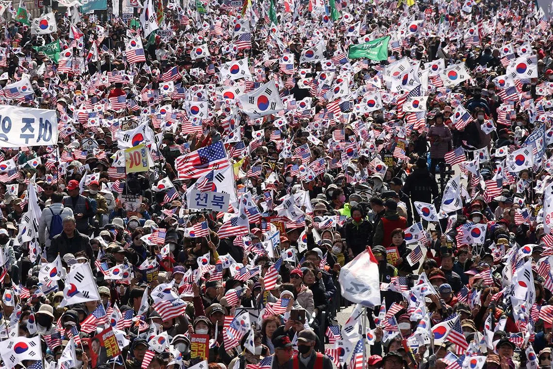 Far-right protesters chant slogans during a rally to support impeached South Korean President Yoon Suk Yeol in central Seoul, South Korea, March 15, 2025. REUTERS/Kim Hong-Ji TPX IMAGES OF THE DAY