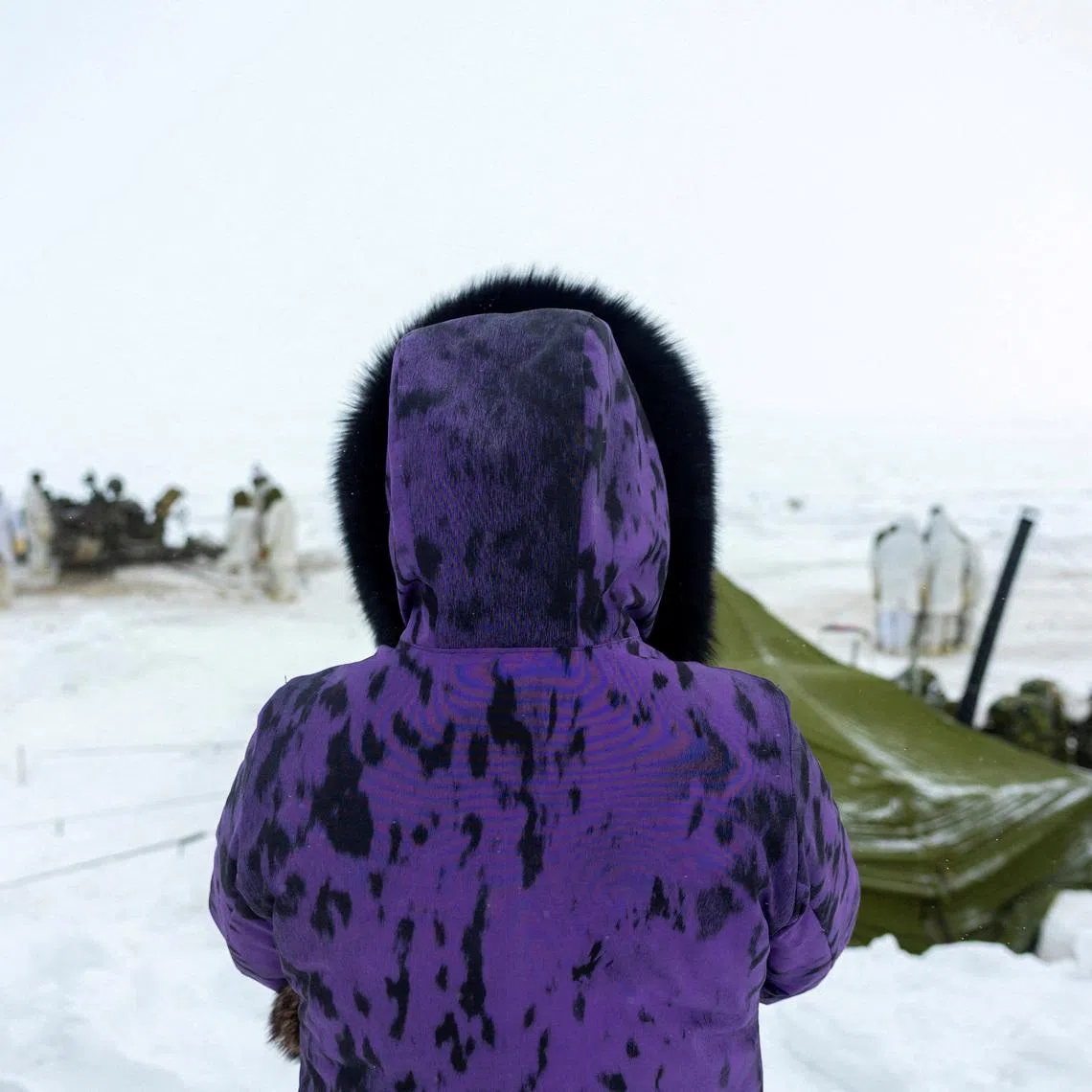 FILE PHOTO: A resident watches as the 1st Regiment, Royal Canadian Horse Artillery works with an M777 Howitzer as Canadian Armed Forces deploy to 'Operation Nanook-Nunalivut', a yearly series of drills designed to highlight the military’s ability to defend the Canadian Arctic, in Cambridge Bay, Nunavut, Canada February 19, 2026. REUTERS/Carlos Osorio/File Photo