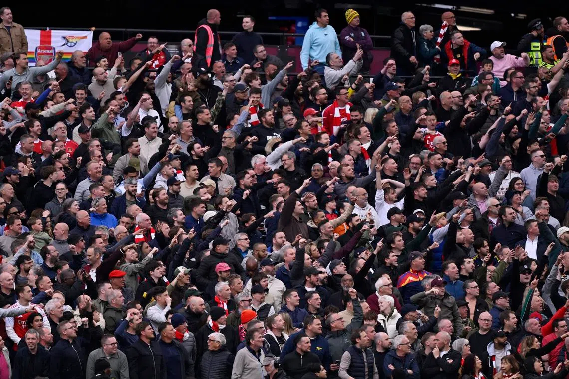 Soccer Football - Premier League - West Ham United v Arsenal - London Stadium, London, Britain - May 10, 2026 Arsenal fans in the stands REUTERS/Tony O Brien